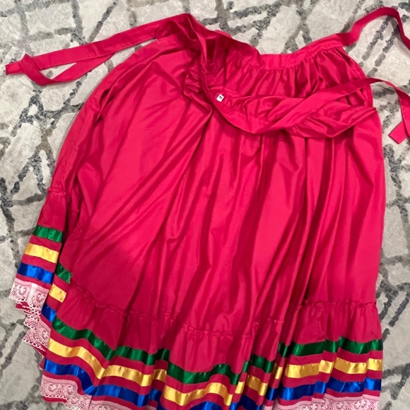 Folkloric Dance Costume Ensemble - Picture 9 of 14